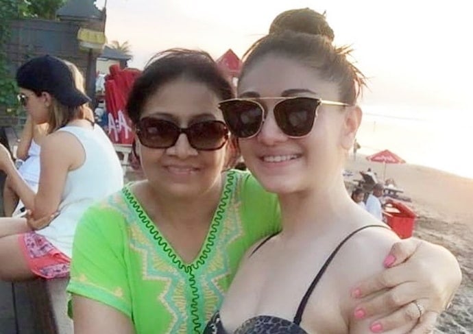 shefali jariwala mother