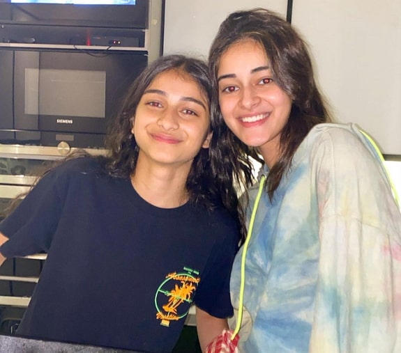 ananya pandey sister