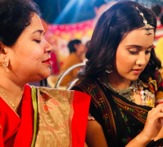 ashi singh mother