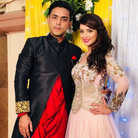 adaa khan brother