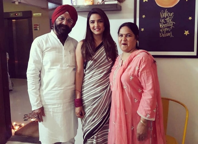 jasmin bhasin parents