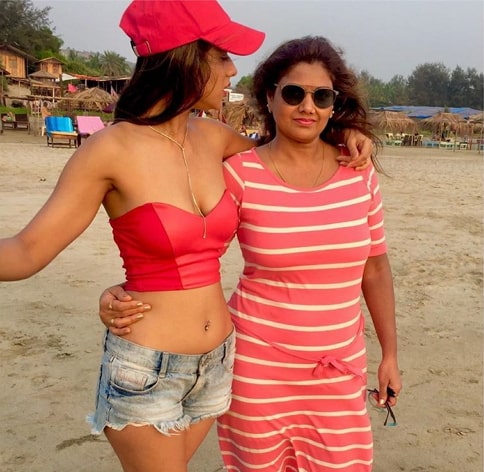 nia sharma mother