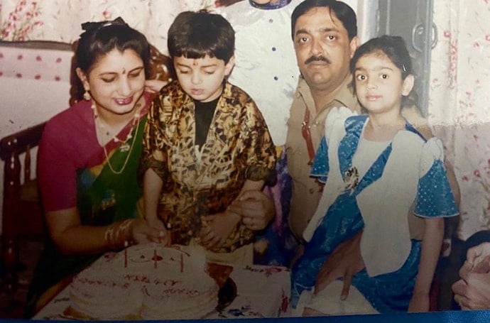 akanksha puri childhood photo