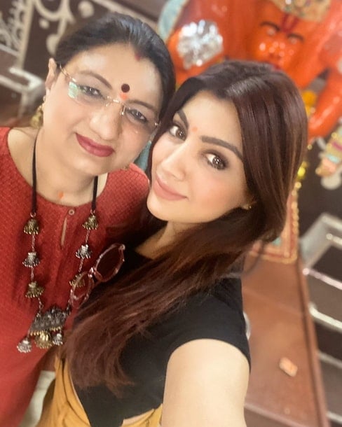 akanksha puri mother