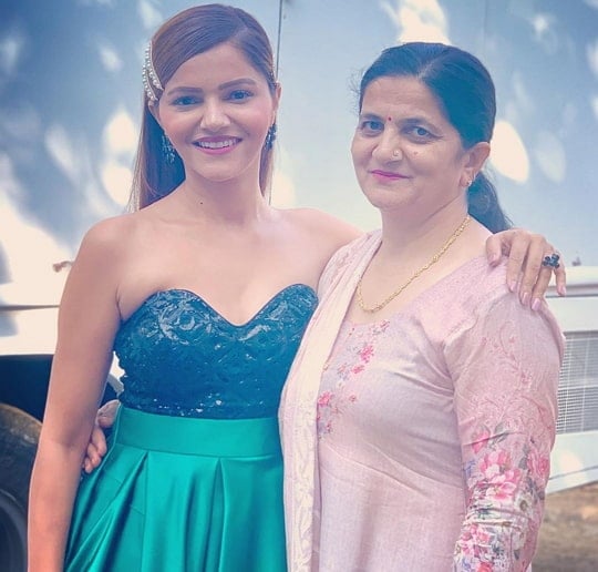 rubina dilaik mother