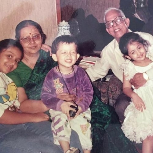 ruchikaa kapoor childhood photo