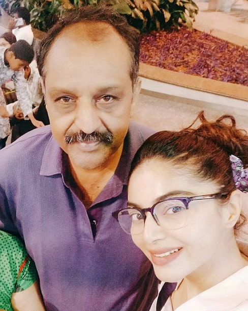 sanam shetty father