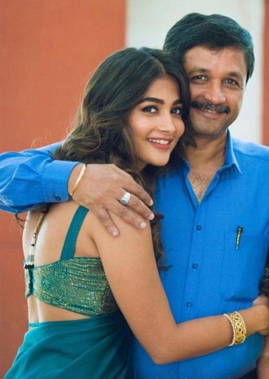 pooja hegde father