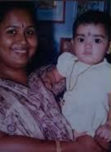 saniya iyappan childhood photo