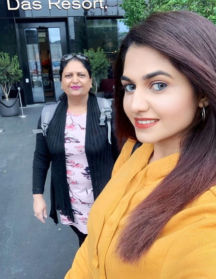 sunakshi sharma mother