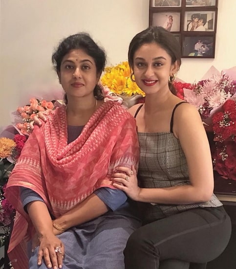 aishwarya arjun mother