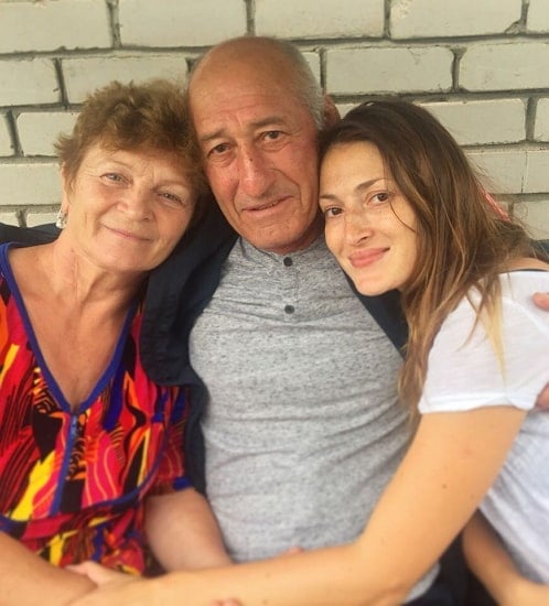 dina umarova parents