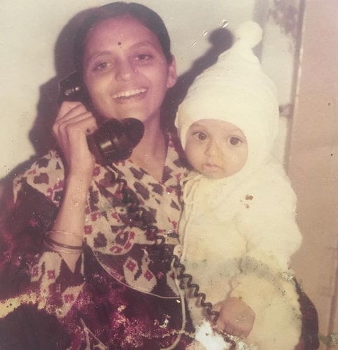 drashti dhami childhood photo