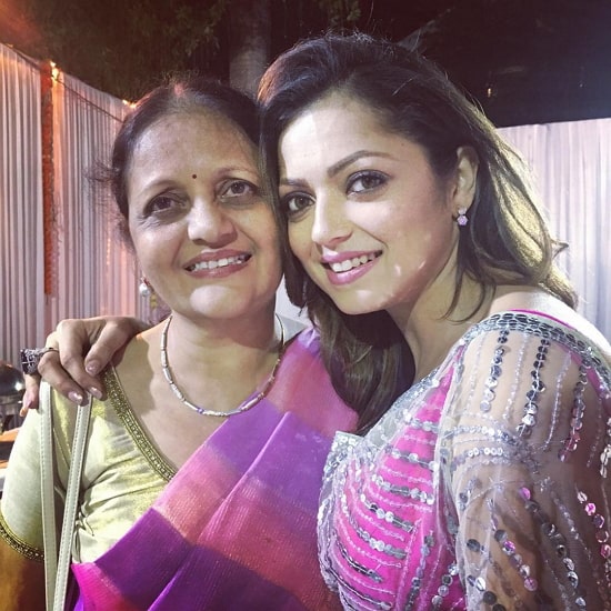 drashti dhami mother