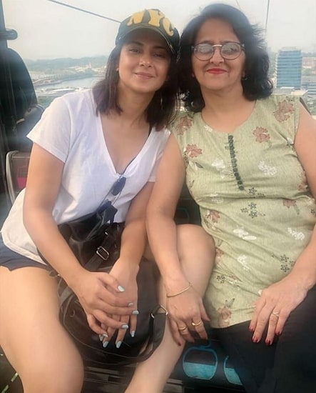 jennifer winget mother