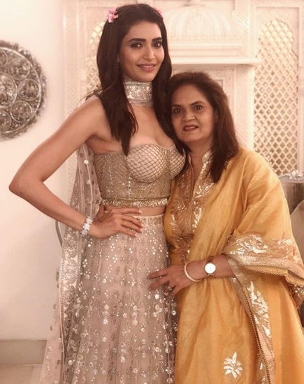 karishma tanna mother