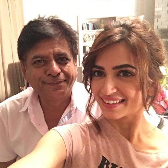 kriti kharbanda father