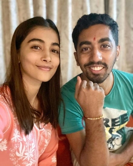 pooja hegde brother