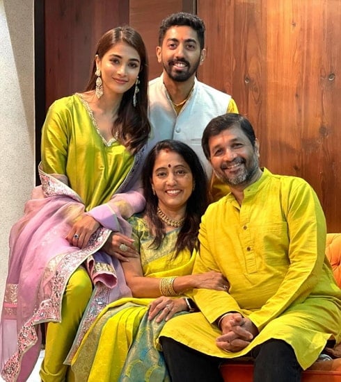 pooja hegde family