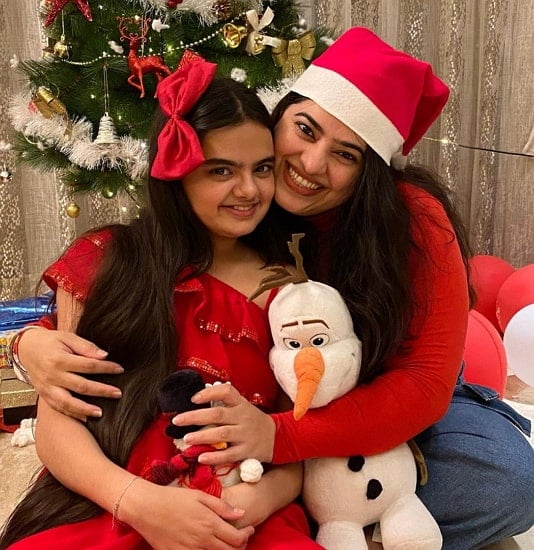 ruhanika dhawan mother