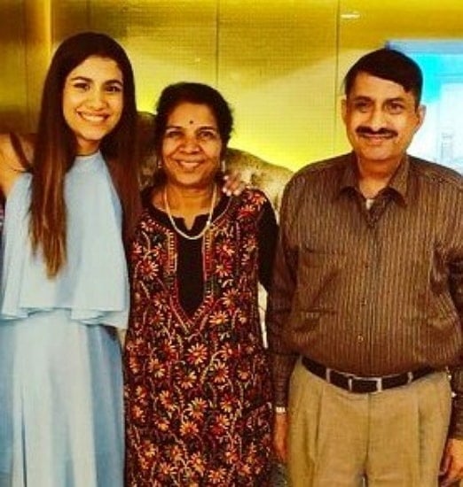 shreya dhanwanthary parents