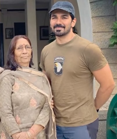 abhinav shukla mother