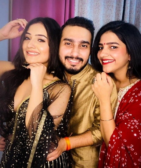 akshita mudgal siblings