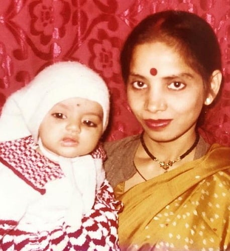 deepika singh childhood photo