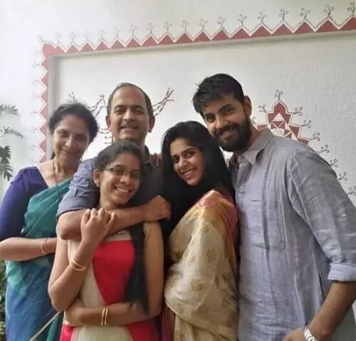 madhura deshpande family