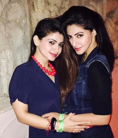 reyhna malhotra sister