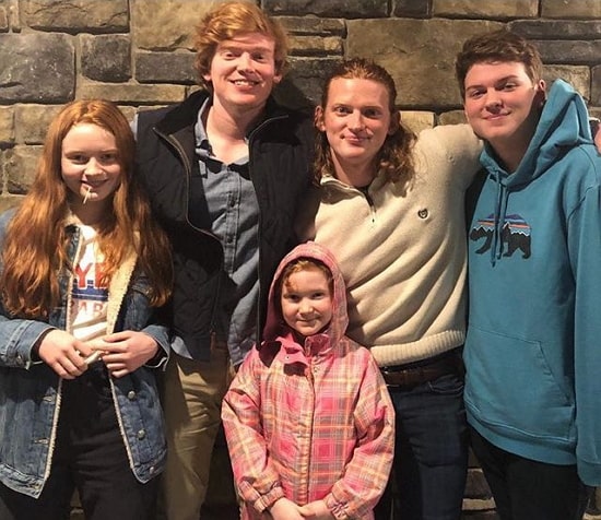 sadie sink siblings