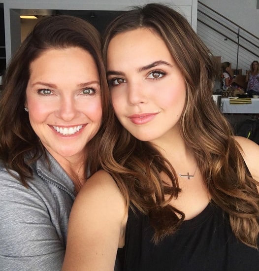 bailee madison mother