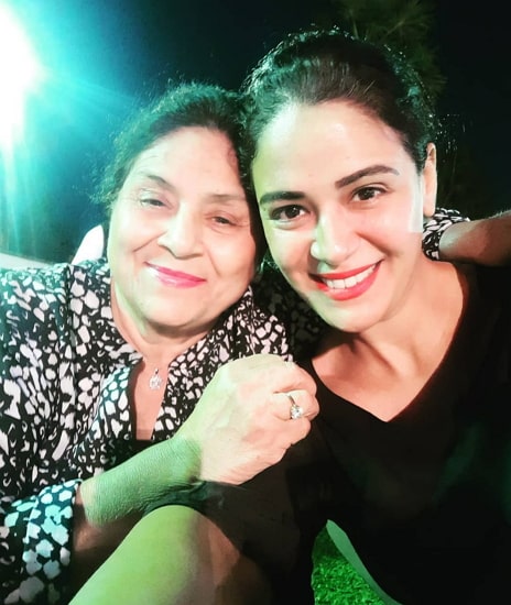 mona singh mother