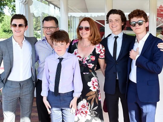 tom holland family