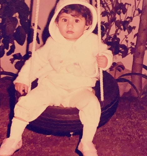 mahira khan childhood photo
