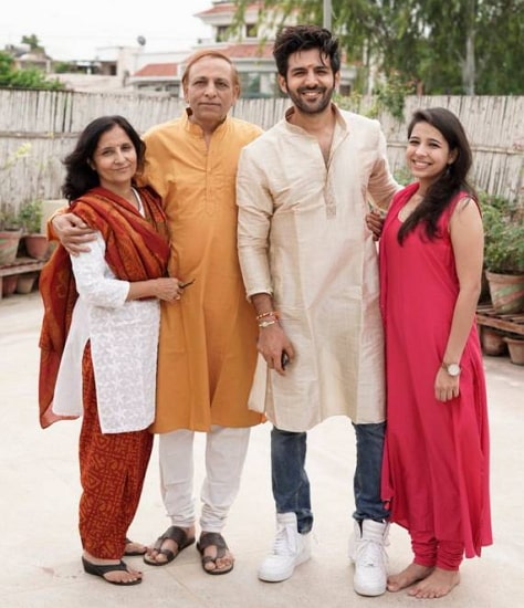 kartik aaryan family