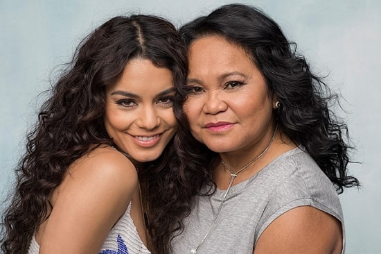 vanessa hudgens mother