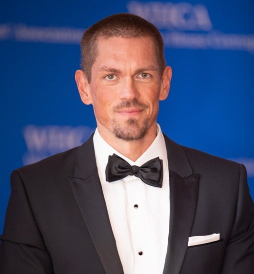 Steve Howey Age, Net Worth, Wife, Family, Parents and Biography