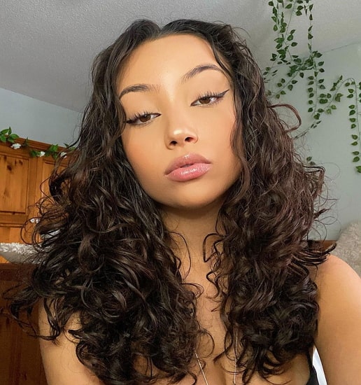 Alessya Farrugia Age, Net Worth, Boyfriend, Family, Height and