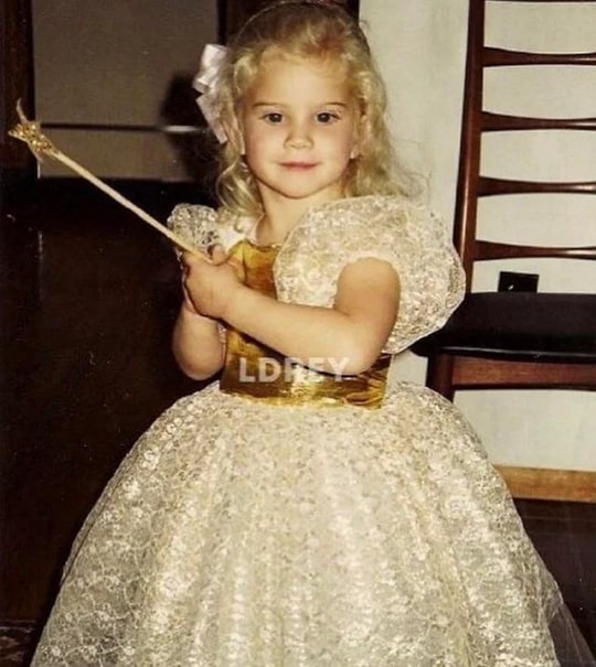 lana del rey childhood pic