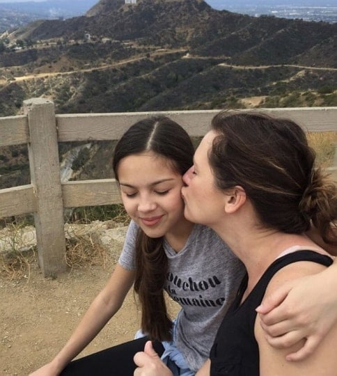 olivia rodrigo mother