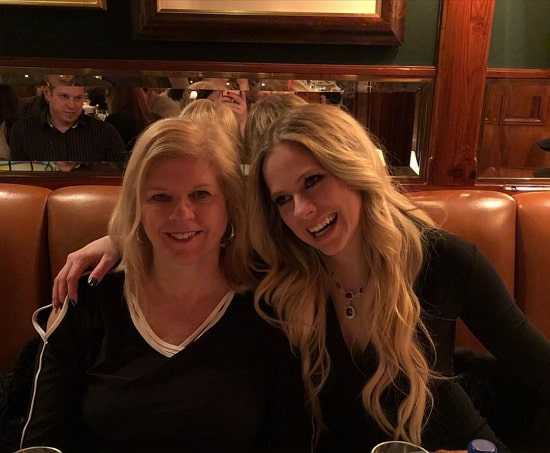 avril lavigne mother