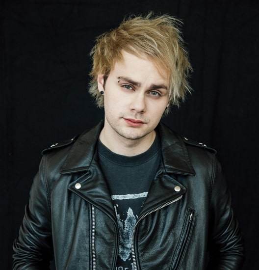 Michael Clifford Age, Net Worth, Wife, Family, Height and Biography