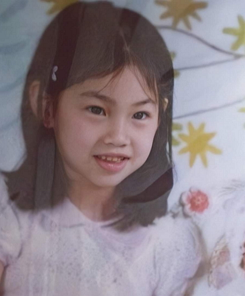 hoyeon jung childhood pic