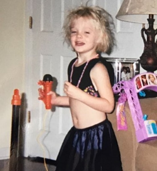 elle fanning childhood pic