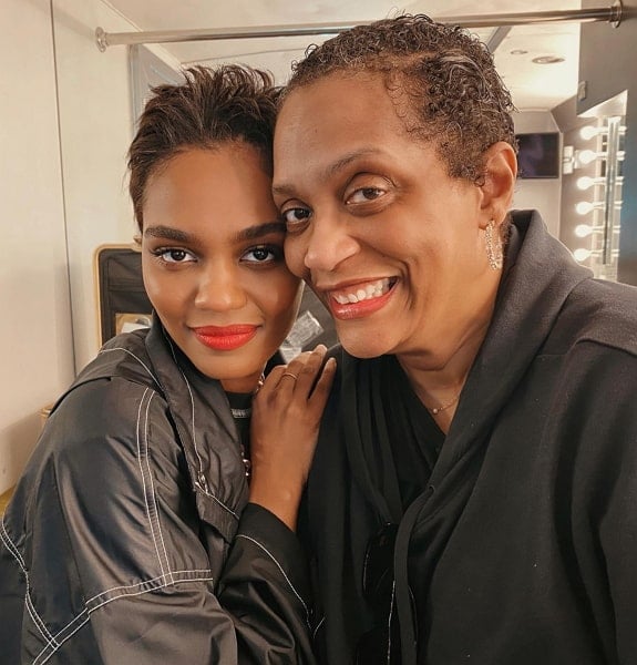 china anne mcclain with mother