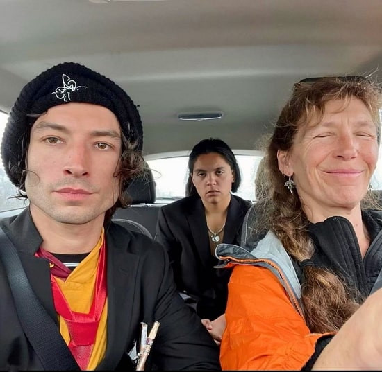 ezra miller mother sister