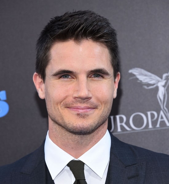 robbie amell