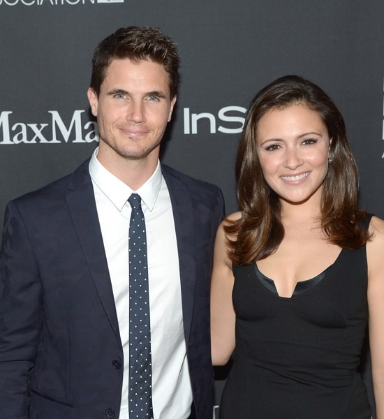 robbie amell wife