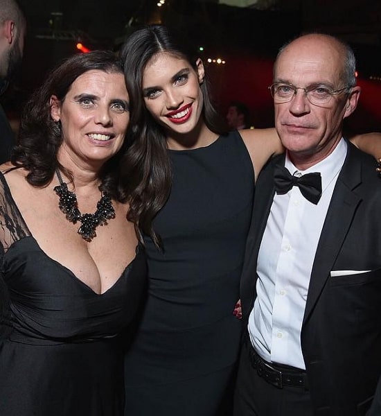 sara sampaio family